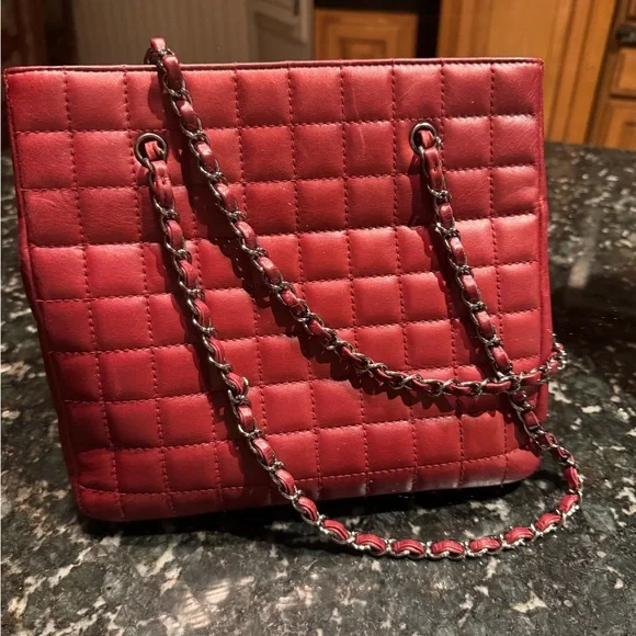 CHANEL Red Quilted chocolate bar Tote with Silver Chain - Picture 2 of 8
